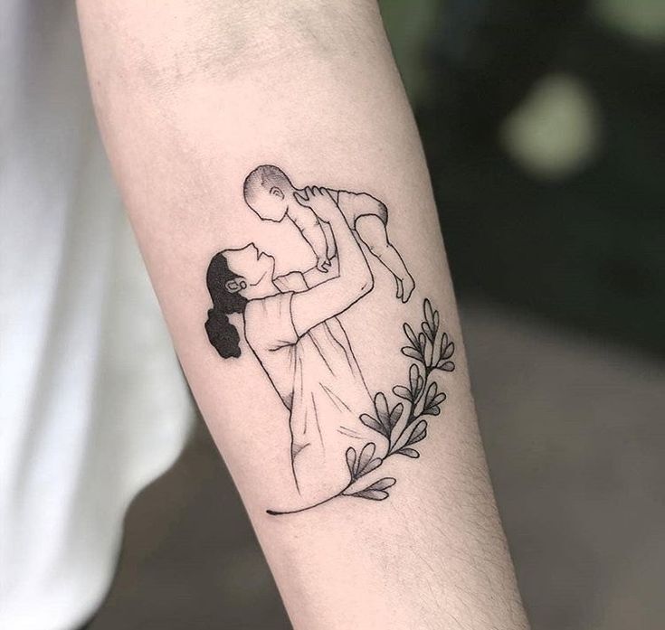 tattoo hai mẹ con vui vẻ bên nhau