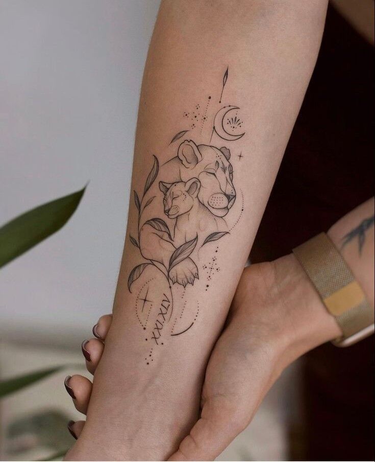 tattoo biểu tượng tình mẫu tử trên cẳng tay