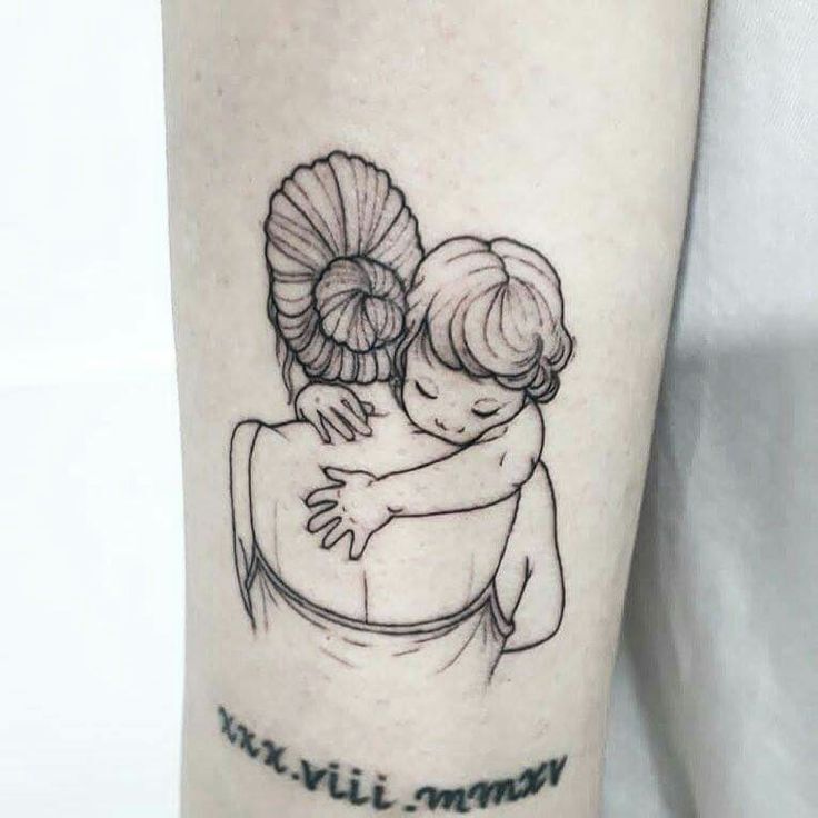 tattoo mẫu hai mẹ con ôm nhau ấm áp