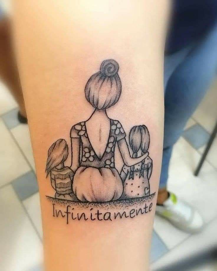 tattoo mẹ ngồi bên hai con