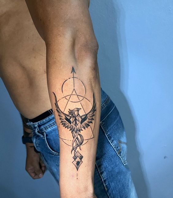 hình xăm mini tam giác và đại bàng cho nam