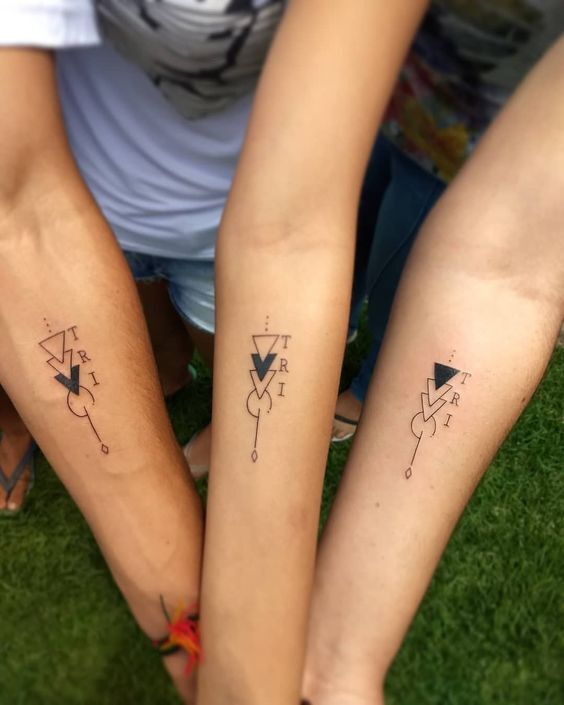 tattoo mini 3 tam giác chồng nhau cho hội bạn
