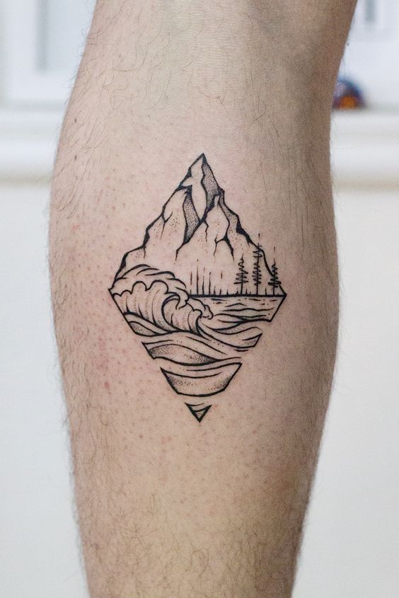 tattoo mini tam giac cảnh sông núi ở chân