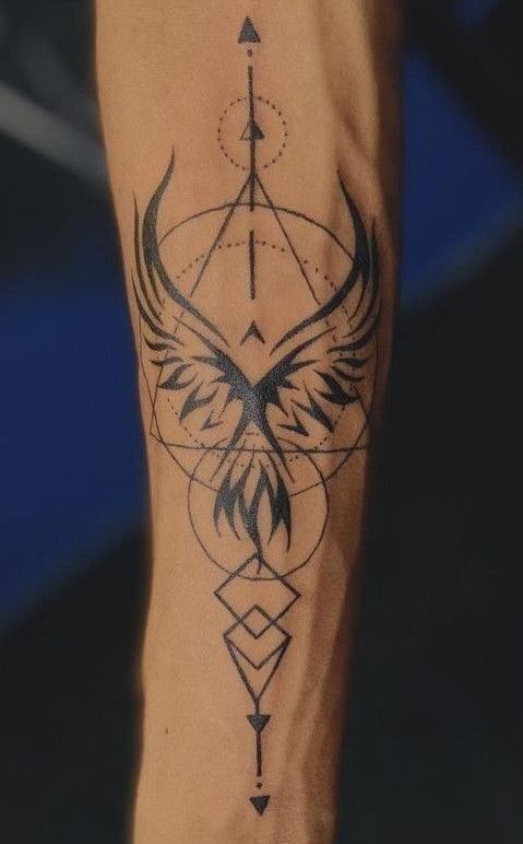 tattoo mini tam giác chim ưng cho nam