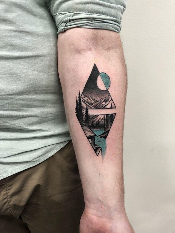 tattoo mini tam giác khung cảnh thiên nhiên ở cánh tay