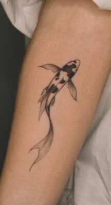 hình tattoo cẳng tay mẫu cá chép đơn giản