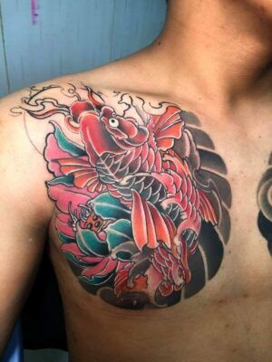 thu hút ánh nhìn với mẫu tattoo cá chép trước ngực