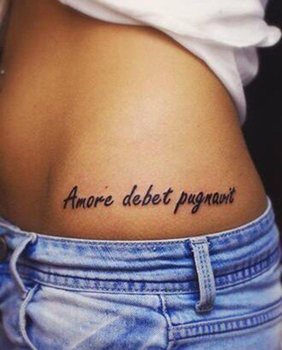 tattoo chữ nghệ thuật ở eo tattoo chữ nghệ thuật ở eo
