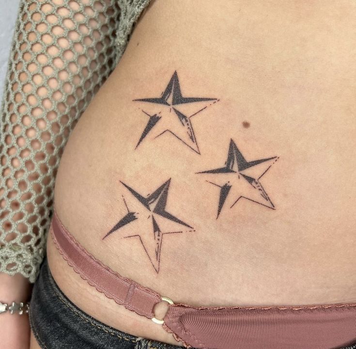 mẫu tattoo 3 ngôi sao ở eo nữ