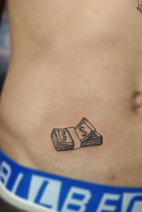 hình xăm xấp tiền dollar