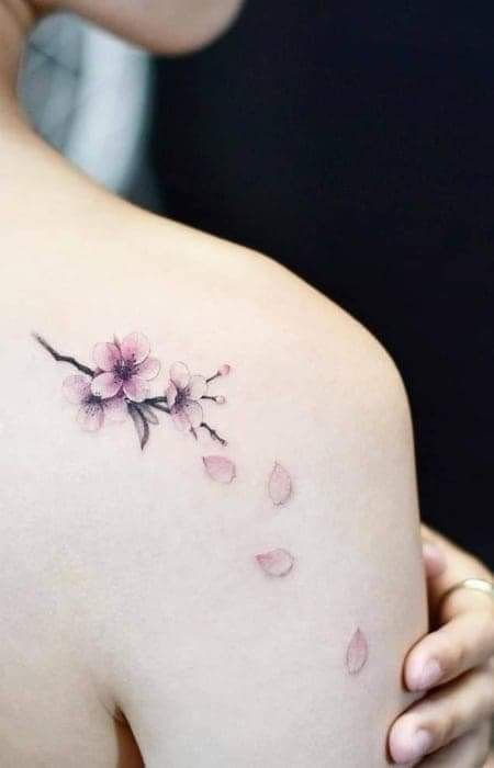 mẫu xăm hoa anh đào bay trong gió