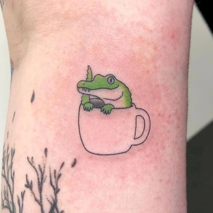 tattoo mini cá sấu trong ly nước tattoo mini cá sấu trong ly nước