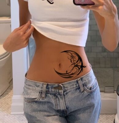 biểu tượng mặt trăng đẹp trên hông Top 888+ hình xăm bên hông siêu cuốn hút - Genztattoo