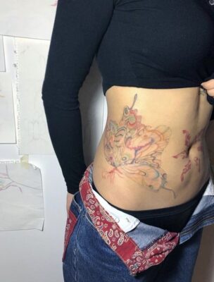 Hình xăm này có sự phối hợp màu sắc tuyệt vời. Top 888+ hình xăm bên hông siêu cuốn hút - Genztattoo