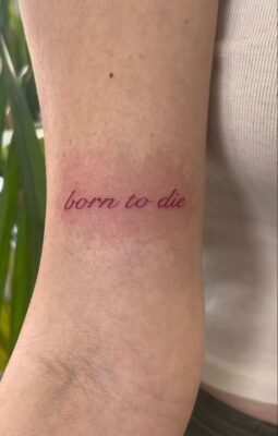 tattoo mẫu chữ được các bạn nữ lựa chọn xăm