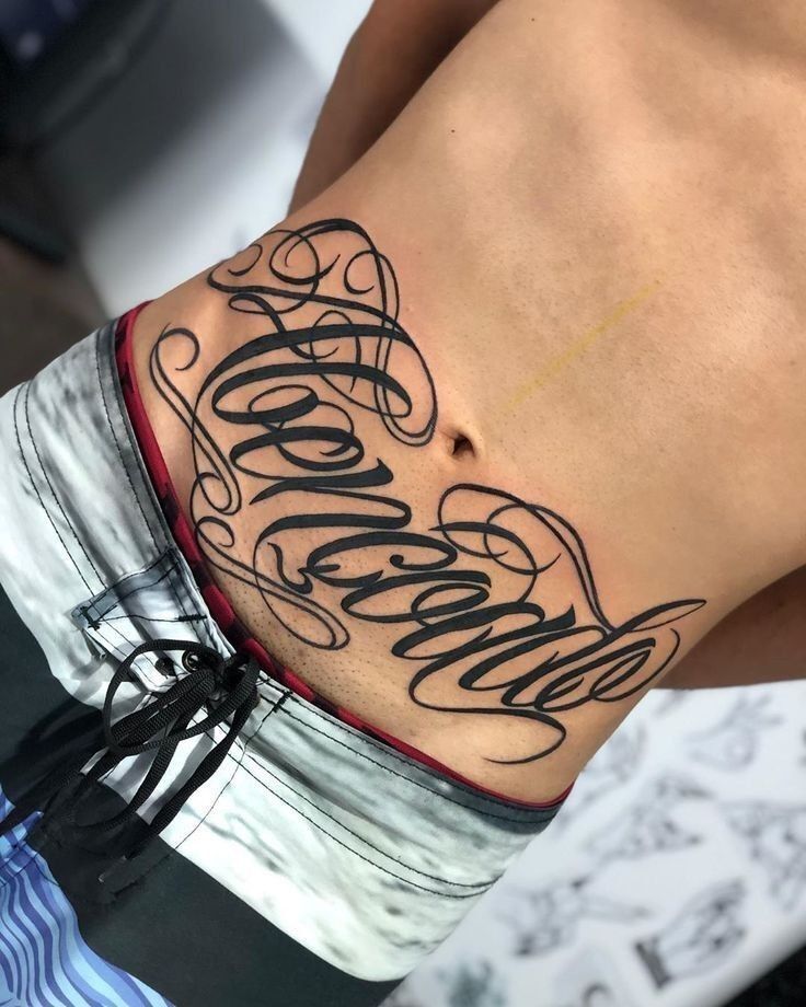 Kiểu xăm bụng với font chữ lạ mắt kiểu tattoo ở bụng phông chữ lạ mắt