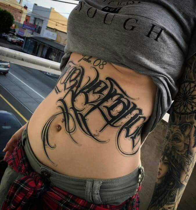 Khám phá vẻ đẹp của mẫu hình xăm chữ trên bụng khám phá vẻ đẹp mẫu tattoo chữ trên bụng