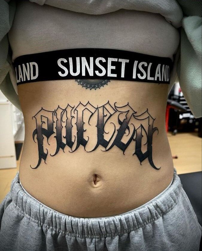 Nghệ thuật xăm chữ lên bụng nghệ thuật tattoo chữ xăm trên bụng
