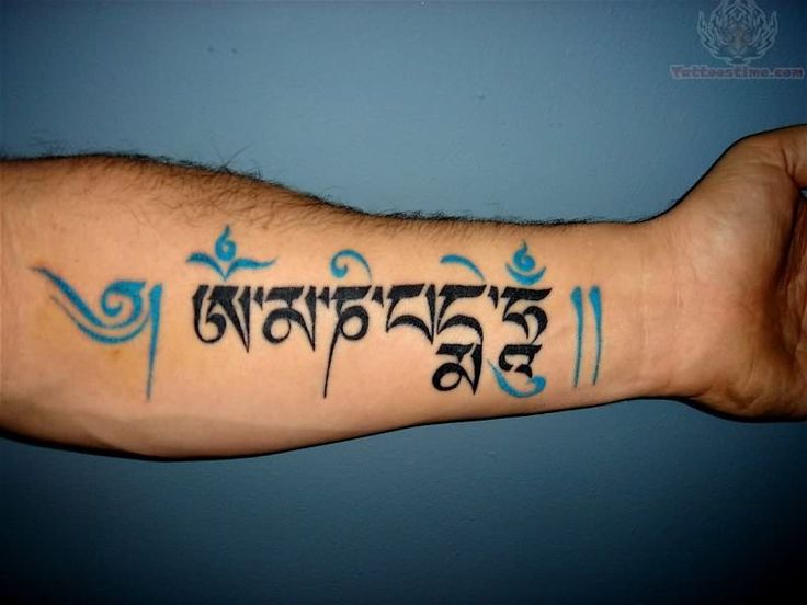 Hình xăm tiếng Phạn trên cổ tay mẫu tattoo chữ phạn ở cẳng tay