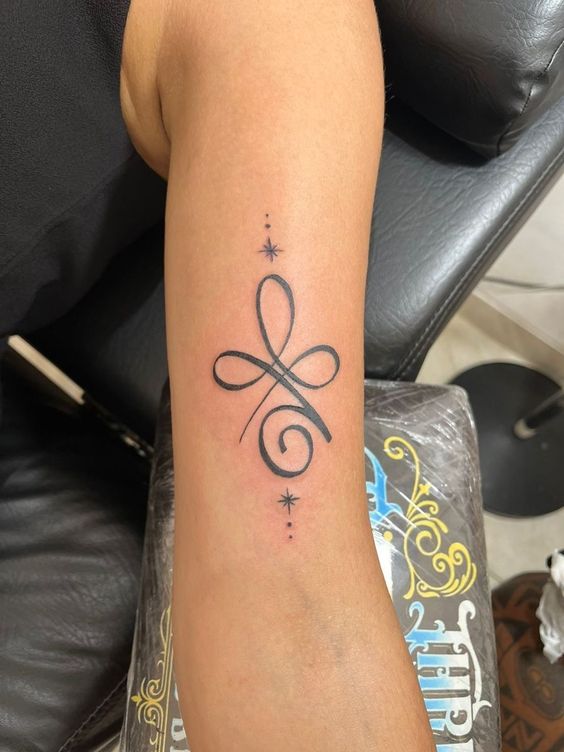 99+ hình xăm cỏ 3 lá mang lại may mắn, thuận lợi trong cuộc sống - Genztattoo