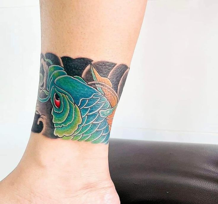Hình xăm cá ở mắt cá chân Hình xăm con cá ở cổ chân