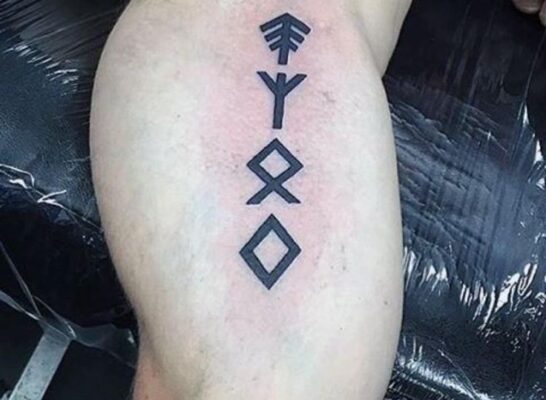 Sành điệu với mẫu hình xăm chữ rune cổ trên đùi Top 777+ hình xăm cổ ngữ rune độc lạ và ấn tượng - Genztattoo