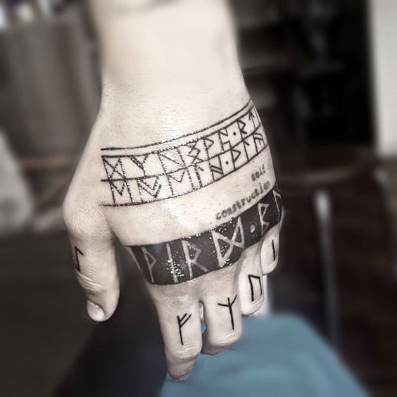 hình xăm ngón tay phong cách runic Top 777+ hình xăm cổ ngữ rune độc lạ và ấn tượng - Genztattoo