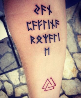 Thu hút sự chú ý với phong cách xăm chữ rune trên cánh tay Top 777+ hình xăm cổ ngữ rune độc lạ và ấn tượng - Genztattoo