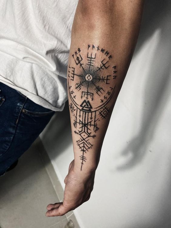 một kiểu xăm mang giá trị thiêng liêng và một mẫu chữ rune Top 777+ hình xăm cổ ngữ rune độc lạ và ấn tượng - Genztattoo