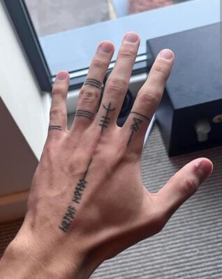 phong cách xăm rune trên ngón tay Top 777+ hình xăm cổ ngữ rune độc lạ và ấn tượng - Genztattoo