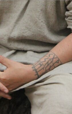Mẫu hình xăm vòng tay rune Top 777+ hình xăm cổ ngữ rune độc lạ và ấn tượng - Genztattoo