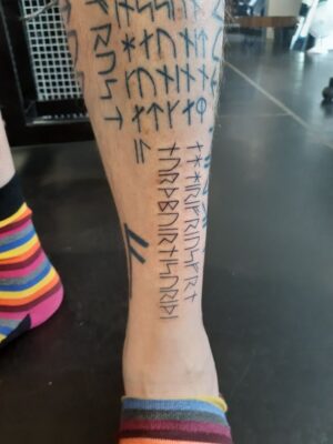 Phong cách xăm rune cổ trên chân Top 777+ hình xăm cổ ngữ rune độc lạ và ấn tượng - Genztattoo