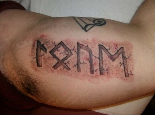 Mẫu hình xăm chữ rune ở bắp tay Top 777+ hình xăm cổ ngữ rune độc lạ và ấn tượng - Genztattoo