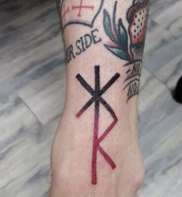 Thể hiện cá tính với hình xăm chữ rune ở mắt cá chân Top 777+ hình xăm cổ ngữ rune độc lạ và ấn tượng - Genztattoo