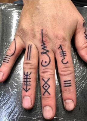Hình xăm ngón tay rune mang đến sự khởi đầu và hy vọng mới Top 777+ hình xăm cổ ngữ rune độc lạ và ấn tượng - Genztattoo