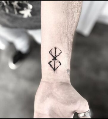 Có một hình xăm trên cổ tay với biểu tượng rune Top 777+ hình xăm cổ ngữ rune độc lạ và ấn tượng - Genztattoo