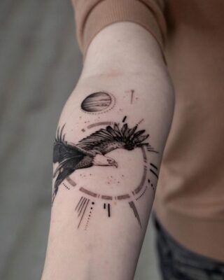 Nghệ Thuật Xăm Hình Chim Đại Bàng Trên Cổ Tay kiểu tattoo cẳng tay mẫu chim đại bàng nghệ thuật
