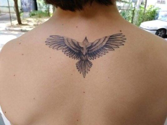 Hình xăm đại bàng ấn tượng ở lưng kiểu tattoo chim đại bàng nổi bật trên lưng