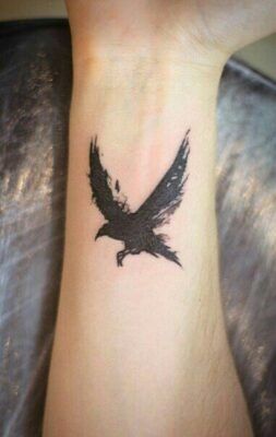 hình xăm đại bàng đẹp ở cổ tay lạ mắt với mẫu tattoo chim đại bàng ở cổ tay