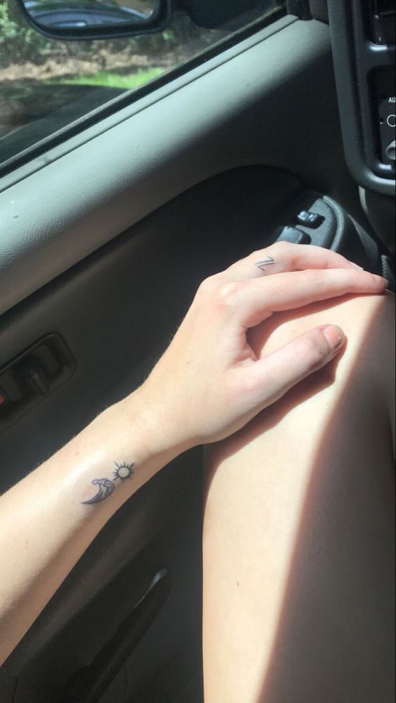 Hơn 300+ hình xăm dấu chấm phẩy hot trend gần đây - Genztattoo