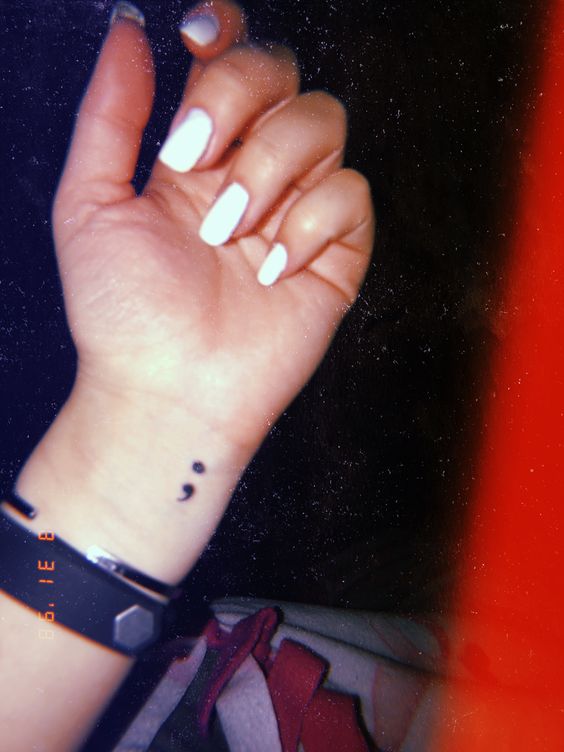 Hơn 300+ hình xăm dấu chấm phẩy hot trend gần đây - Genztattoo