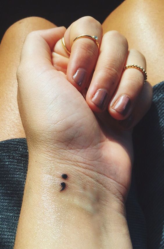 Hơn 300+ hình xăm dấu chấm phẩy hot trend gần đây - Genztattoo