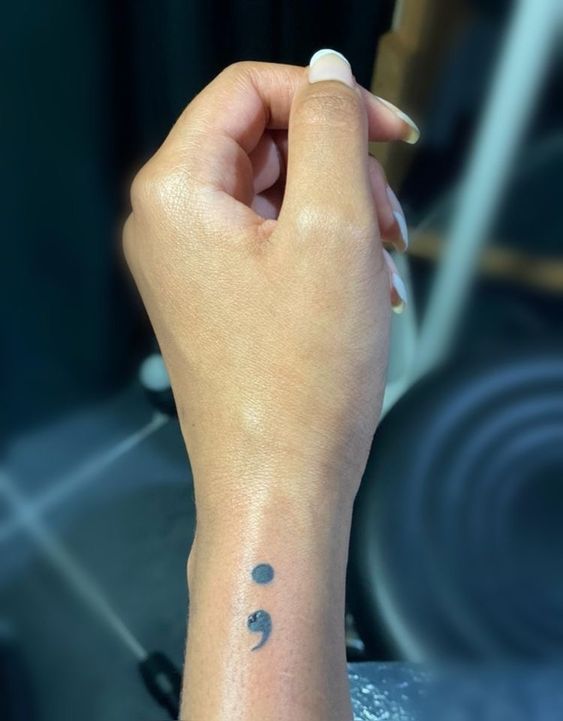 Hơn 300+ hình xăm dấu chấm phẩy hot trend gần đây - Genztattoo