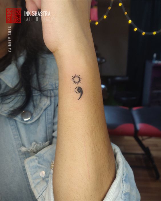Hơn 300+ hình xăm dấu chấm phẩy hot trend gần đây - Genztattoo