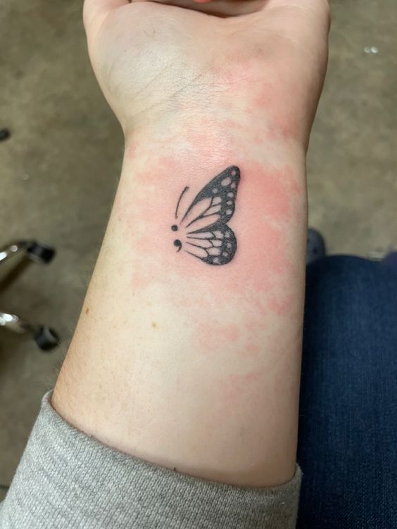 Hơn 300+ hình xăm dấu chấm phẩy hot trend gần đây - Genztattoo