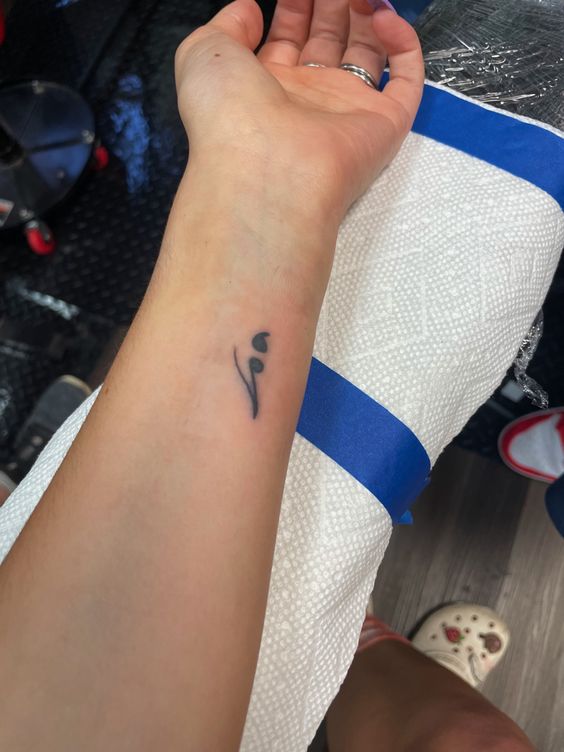 Hơn 300+ hình xăm dấu chấm phẩy hot trend gần đây - Genztattoo