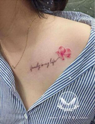 tattoo hoa kèm chữ đang hot