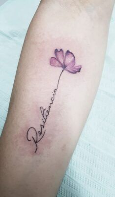tattoo hoa kèm chữ xinh xắn