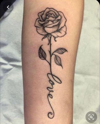 hình xăm hoa kèm chữ love
