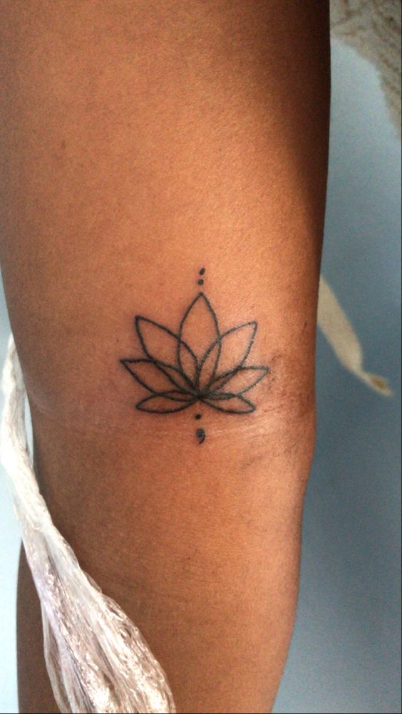 222+ hình xăm hoa sen cho nữ cực tinh tế và ấn tượng - Genztattoo